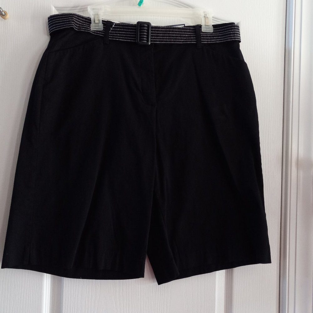 Croft&Barrow Black Stretch Classic Fit Black Shorts, size 16.  NWT.
